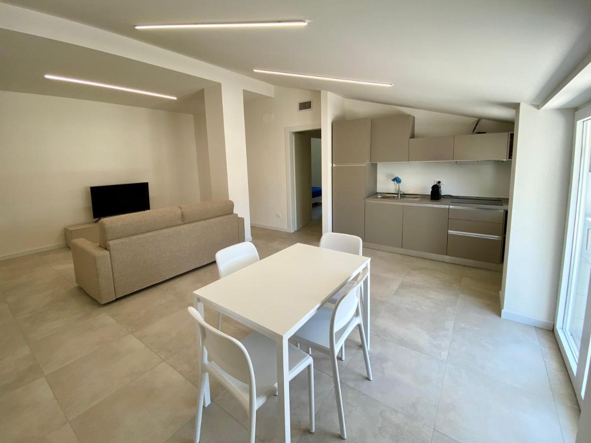 Em Apartments Lignano Sabbiadoro Bagian luar foto