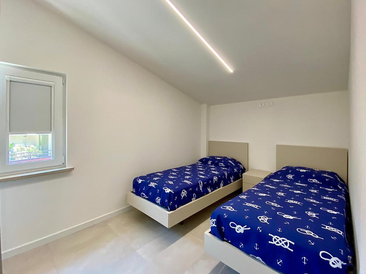 Em Apartments Lignano Sabbiadoro Bagian luar foto