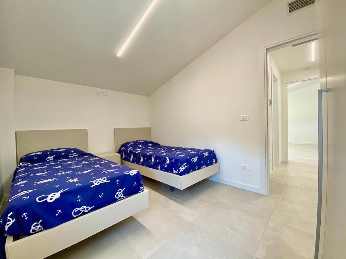 Em Apartments Lignano Sabbiadoro Bagian luar foto
