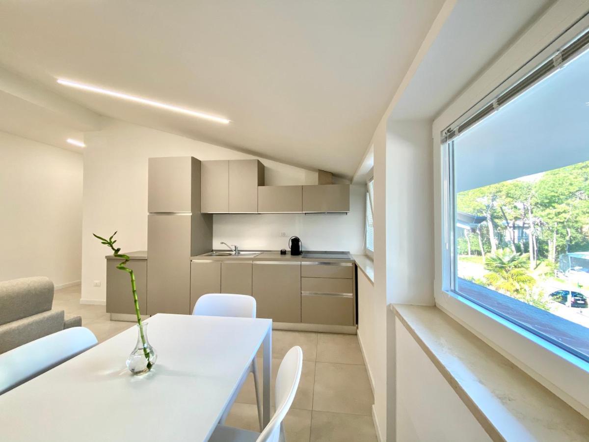 Em Apartments Lignano Sabbiadoro Bagian luar foto