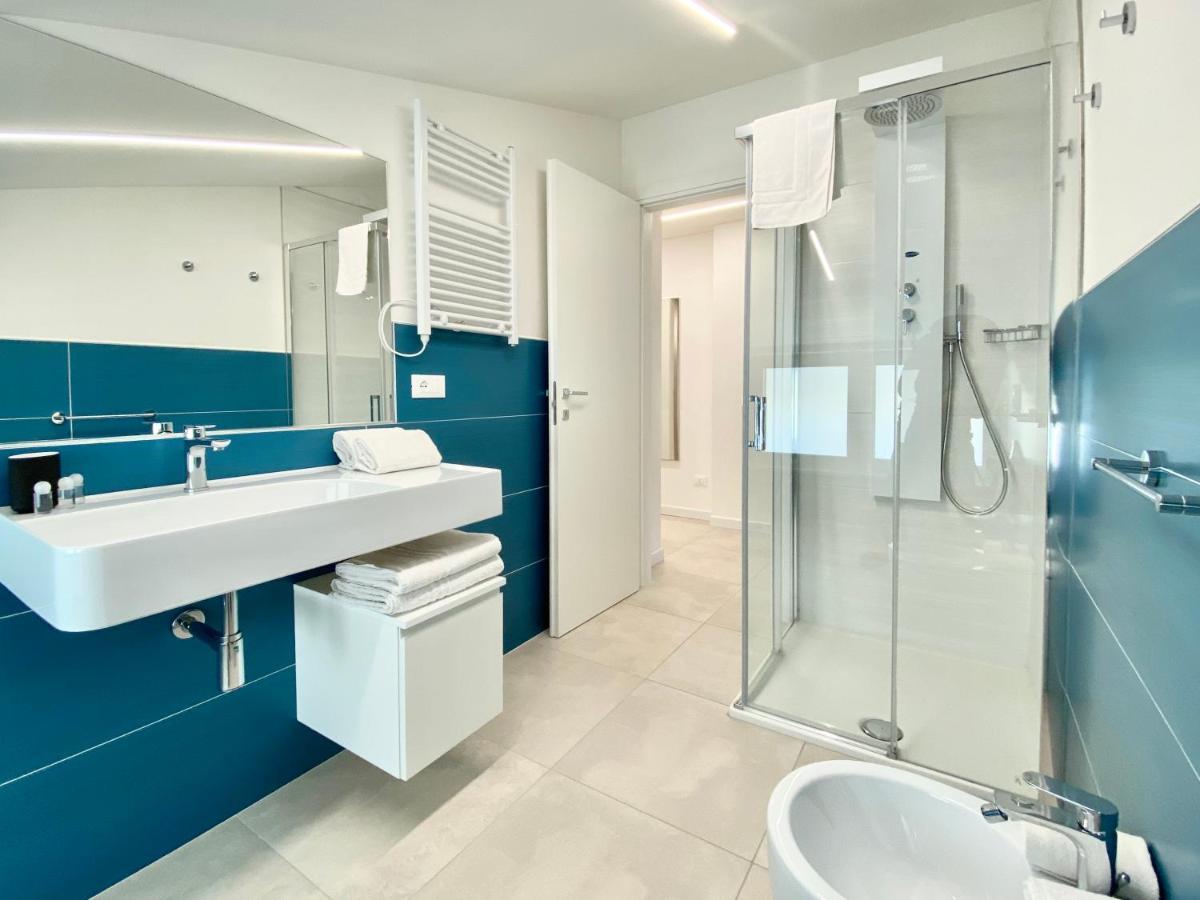 Em Apartments Lignano Sabbiadoro Bagian luar foto