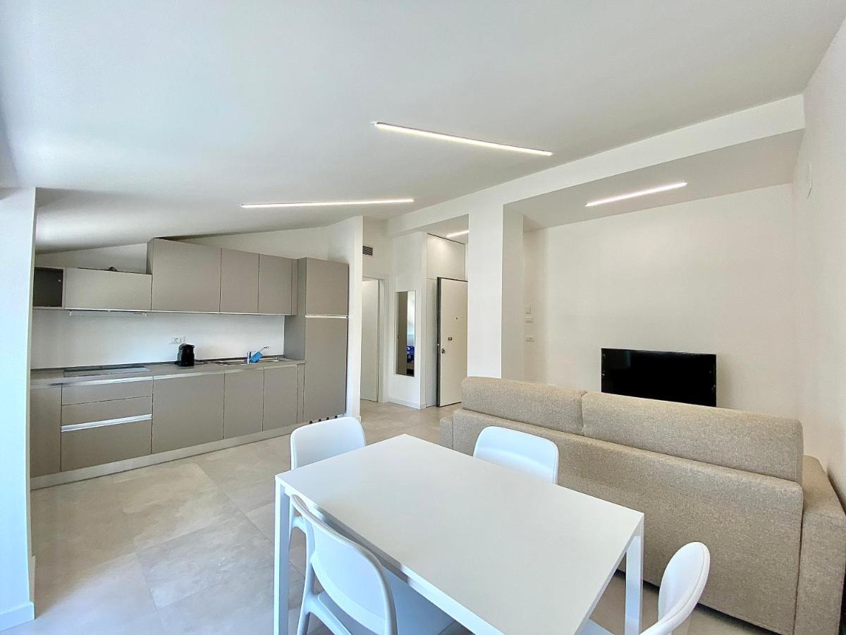 Em Apartments Lignano Sabbiadoro Bagian luar foto